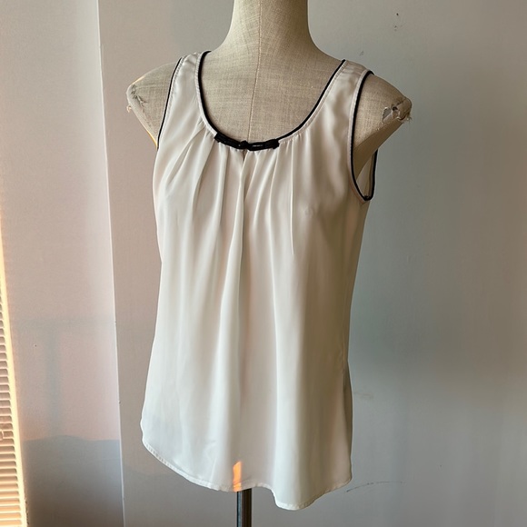 White semi sheer Le Chateau tank with black piping size small - Picture 1 of 6